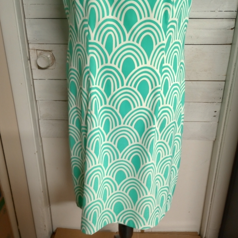 Elegant Green Patterned Dress - Picture 3 of 12